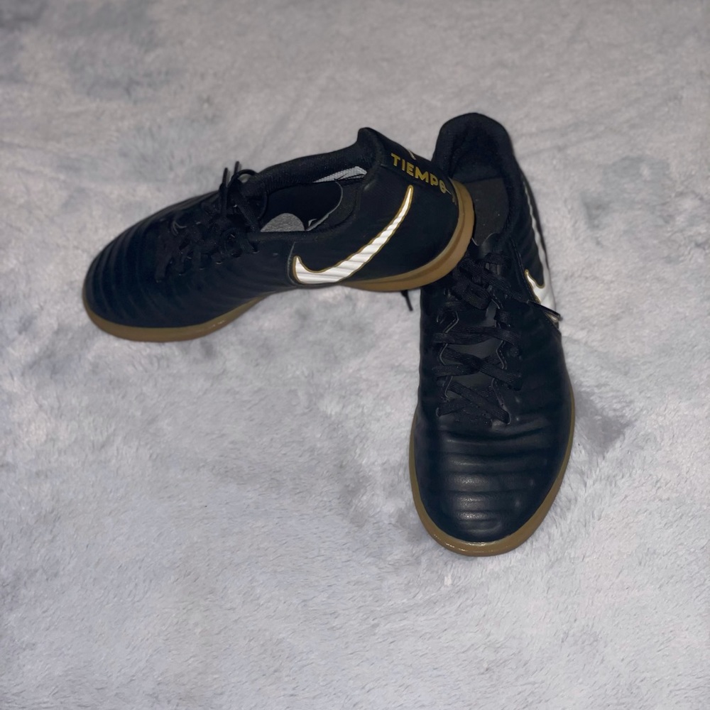 mens nike tiempo indoor soccer shoes
